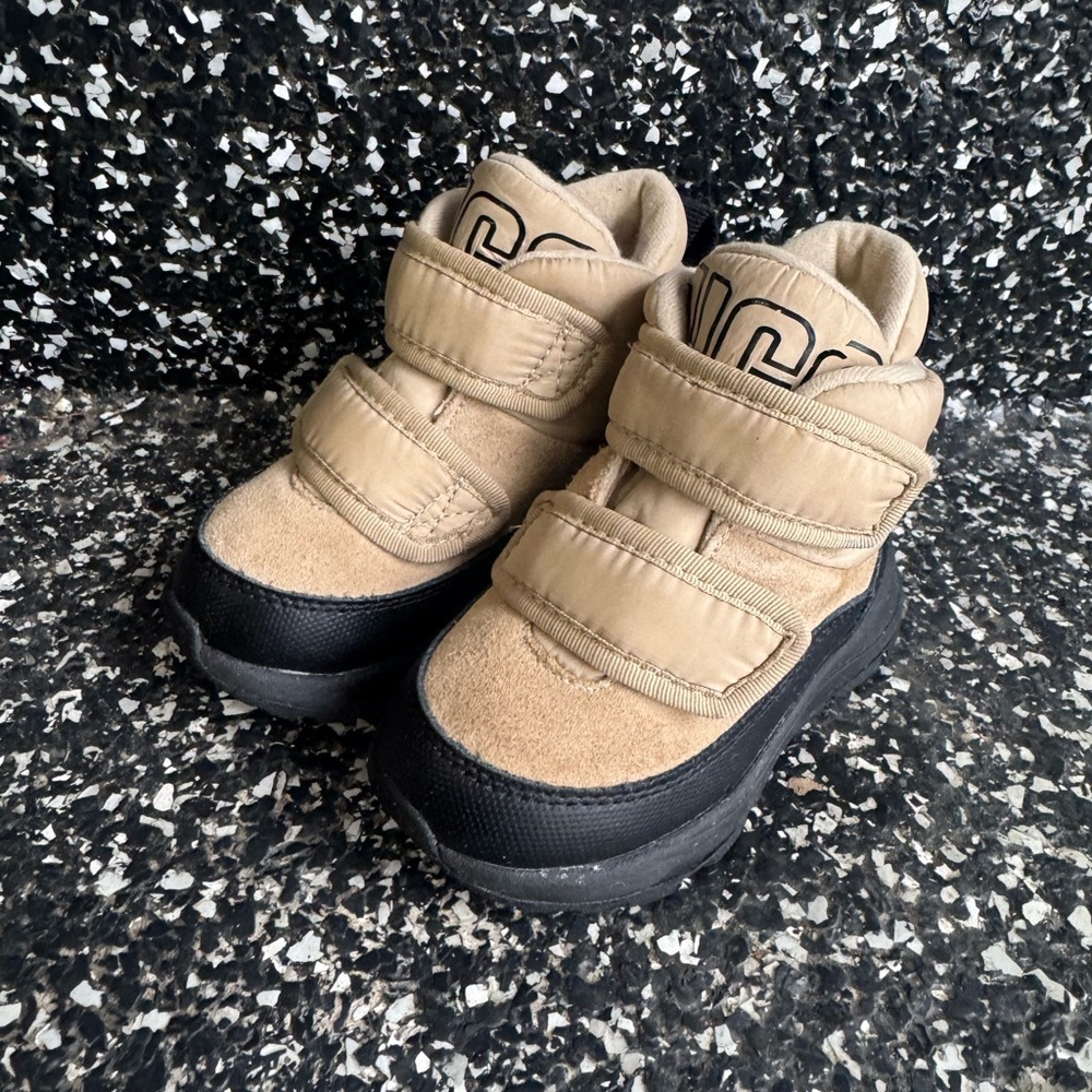 NWOT UGG Yose Puffer Winter Boots. Size 6 US. Worn 2 times.